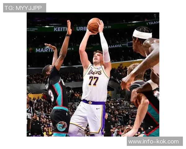 阿里纳斯称詹姆斯现为东契奇的定点投手预计还能继续征战两年 阿里纳斯称詹姆斯现为东契奇的定点投手预计还能继续征战两年